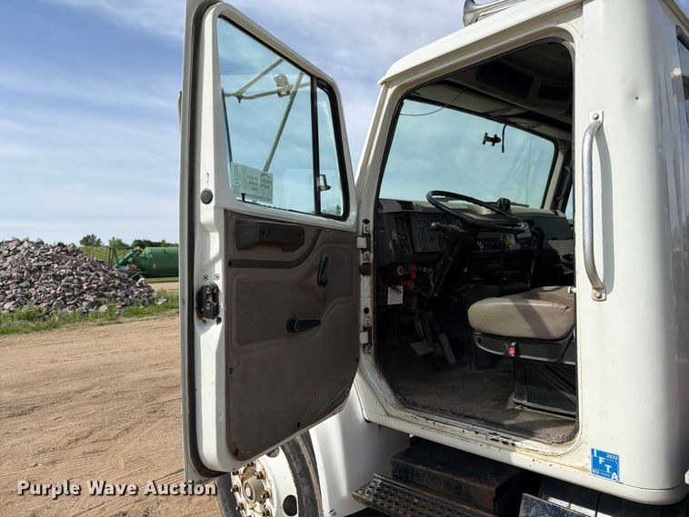 image for item FK0229 1998 International 4700 utility / service truck