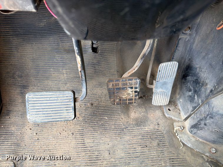 image for item FK0229 1998 International 4700 utility / service truck