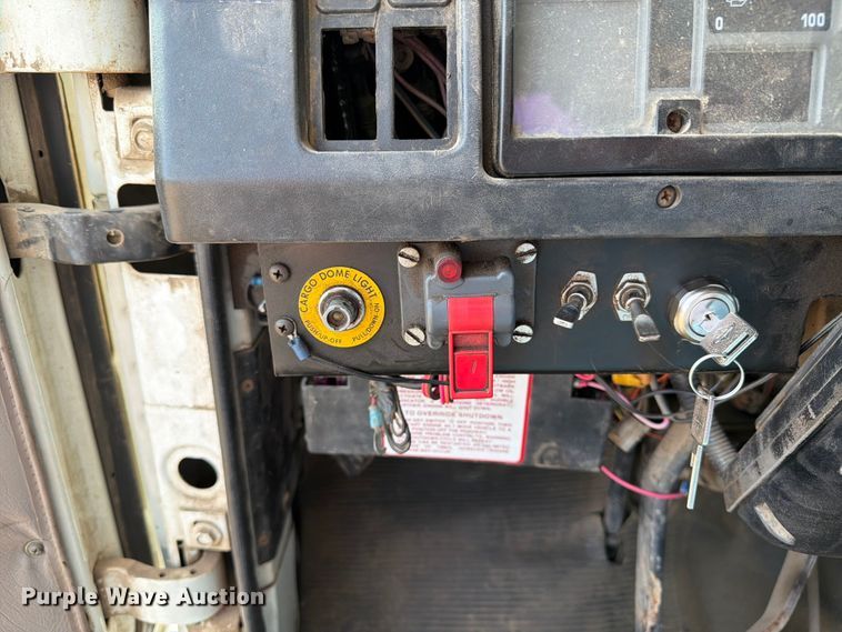 image for item FK0229 1998 International 4700 utility / service truck