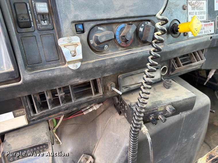 image for item FK0229 1998 International 4700 utility / service truck