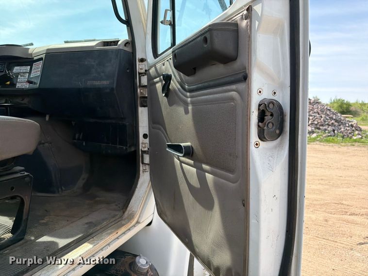 image for item FK0229 1998 International 4700 utility / service truck