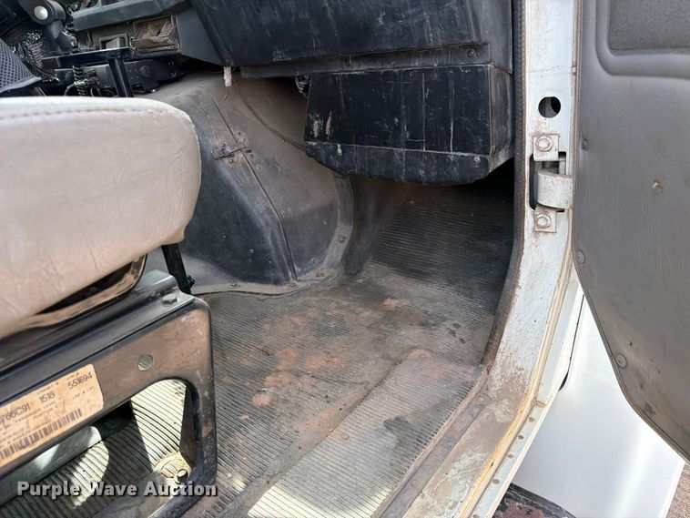 image for item FK0229 1998 International 4700 utility / service truck