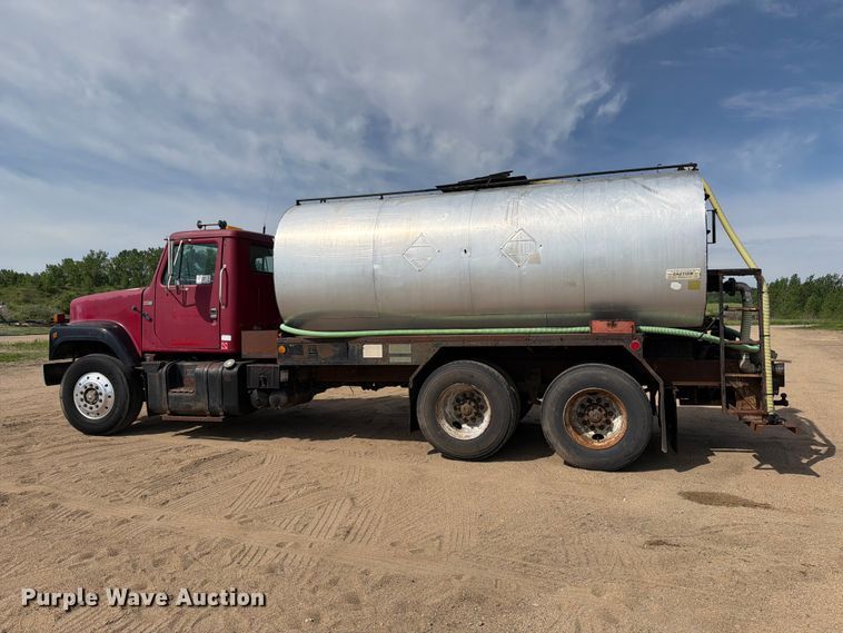 image for item FK0230 1984 International 2575 tank truck