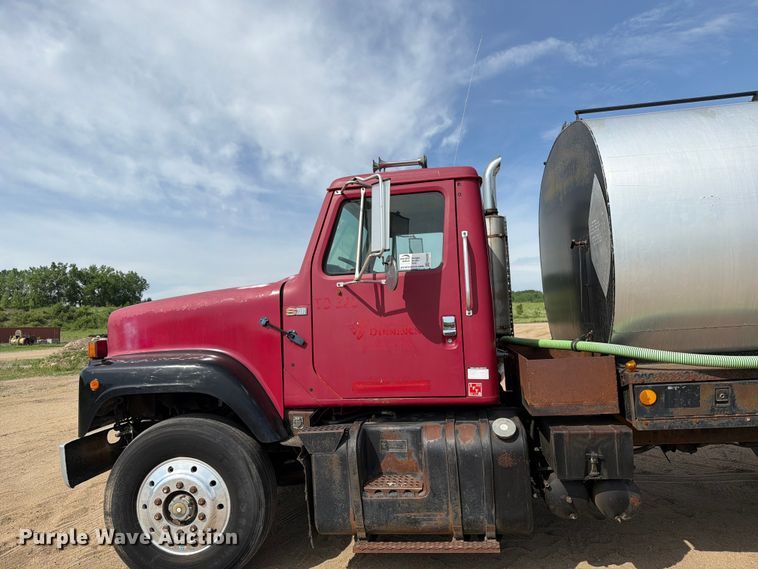 image for item FK0230 1984 International 2575 tank truck