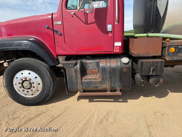 image for item FK0230 1984 International 2575 tank truck