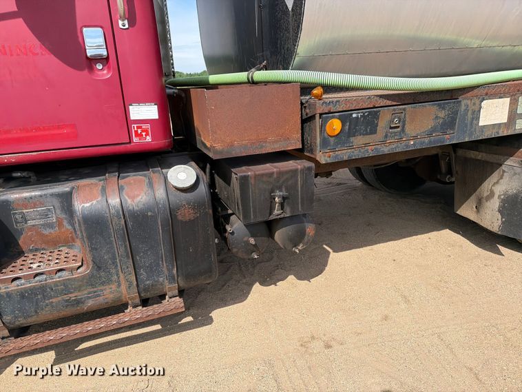 image for item FK0230 1984 International 2575 tank truck