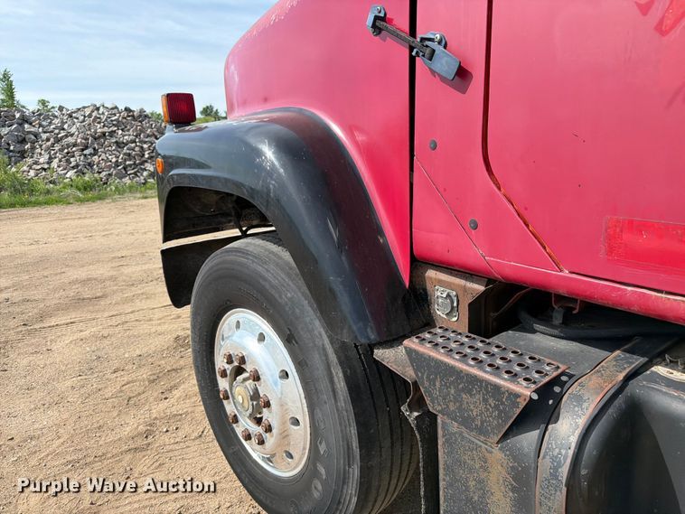 image for item FK0230 1984 International 2575 tank truck