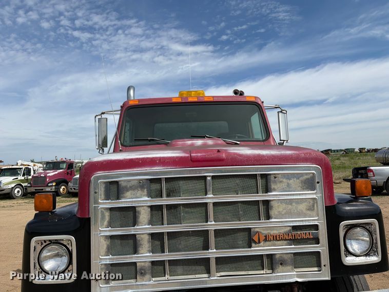 image for item FK0230 1984 International 2575 tank truck