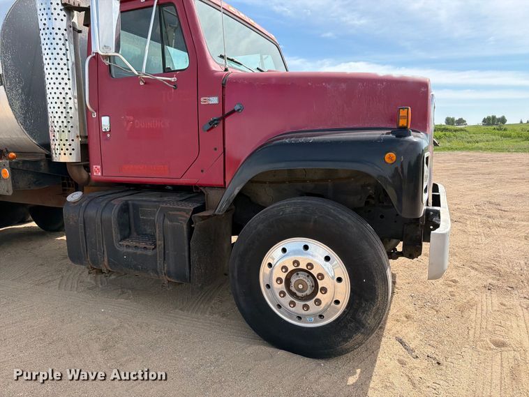 image for item FK0230 1984 International 2575 tank truck