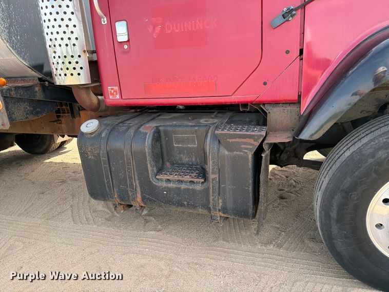 image for item FK0230 1984 International 2575 tank truck