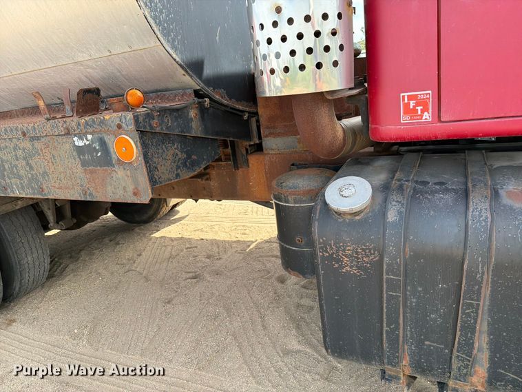 image for item FK0230 1984 International 2575 tank truck