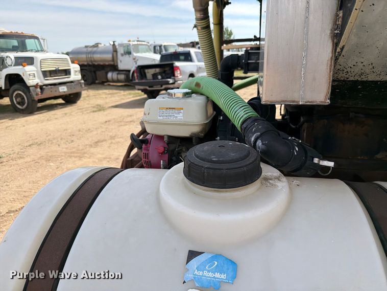 image for item FK0230 1984 International 2575 tank truck