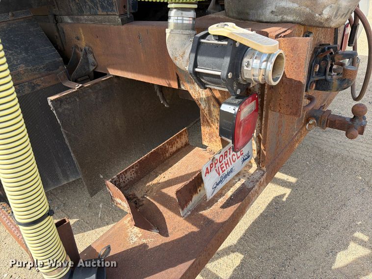 image for item FK0230 1984 International 2575 tank truck