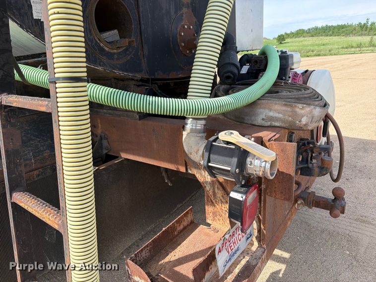 image for item FK0230 1984 International 2575 tank truck