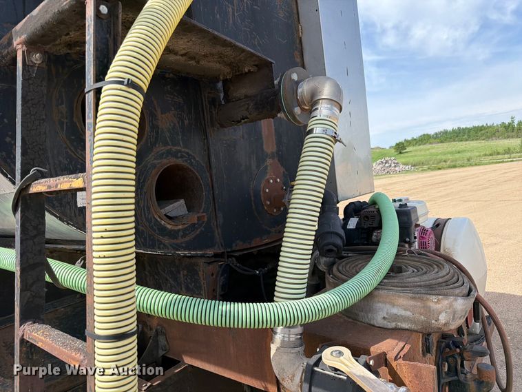 image for item FK0230 1984 International 2575 tank truck