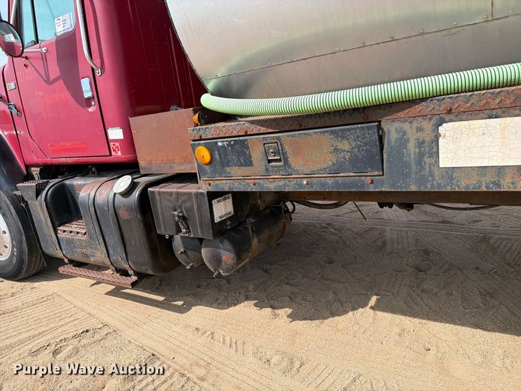 image for item FK0230 1984 International 2575 tank truck