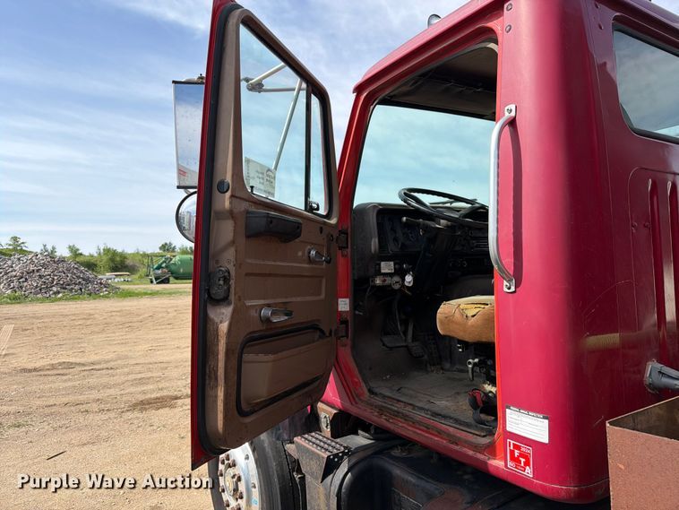 image for item FK0230 1984 International 2575 tank truck