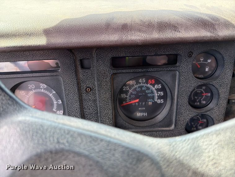 image for item FK0230 1984 International 2575 tank truck