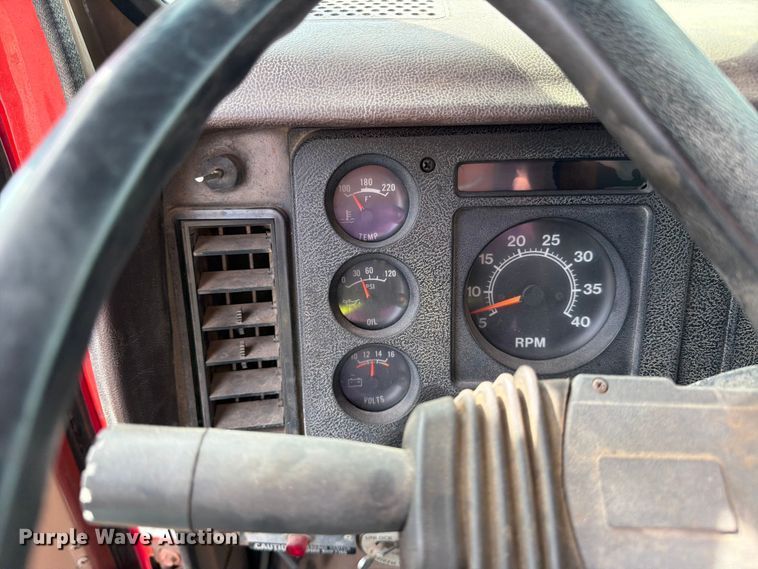 image for item FK0230 1984 International 2575 tank truck