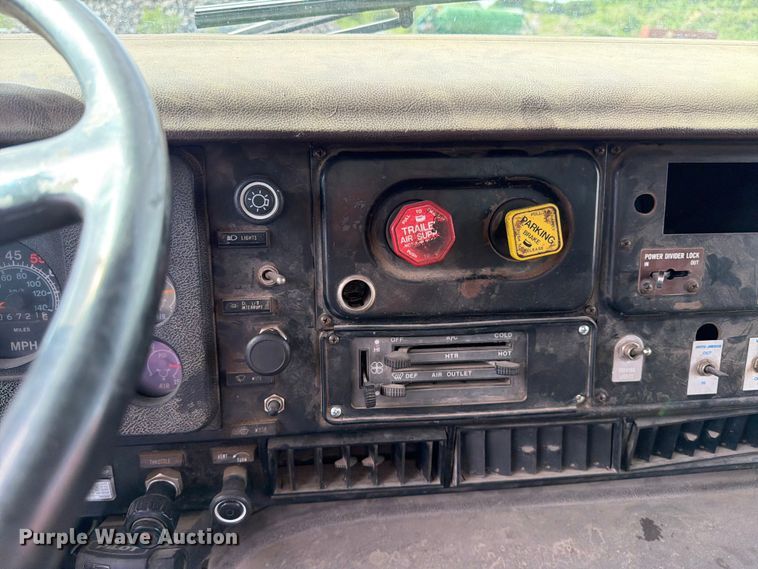 image for item FK0230 1984 International 2575 tank truck