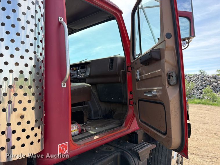 image for item FK0230 1984 International 2575 tank truck