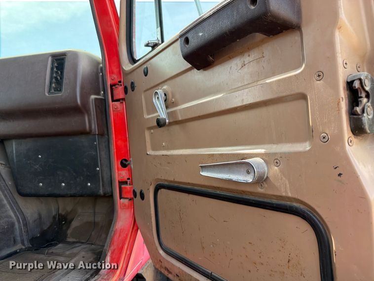 image for item FK0230 1984 International 2575 tank truck