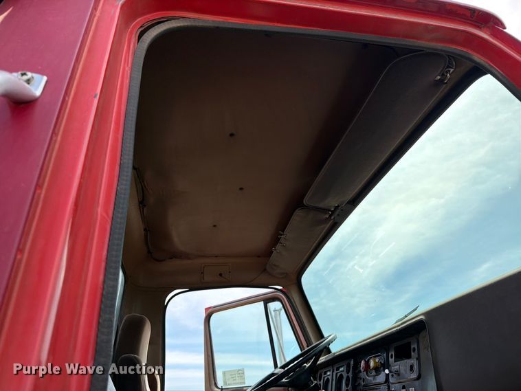 image for item FK0230 1984 International 2575 tank truck