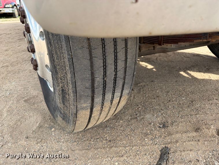 image for item FK0230 1984 International 2575 tank truck