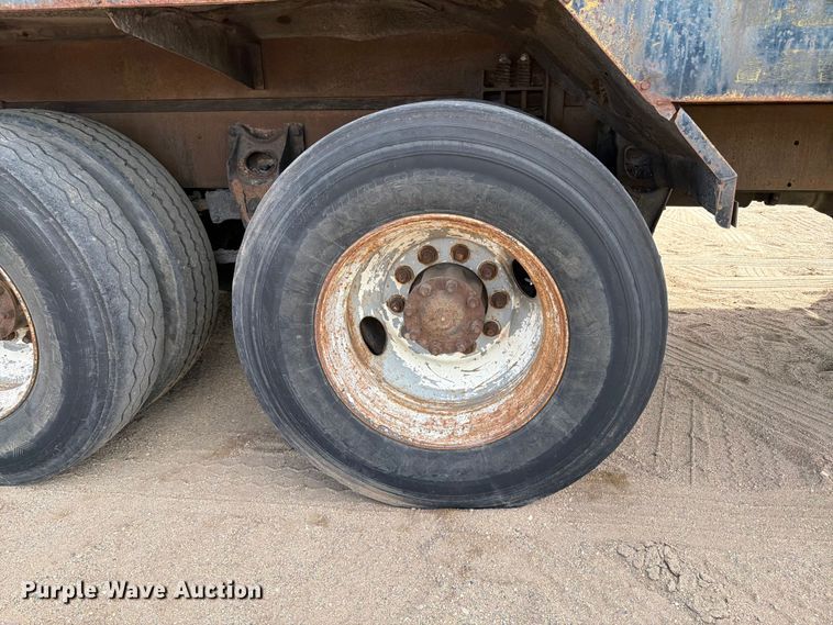 image for item FK0230 1984 International 2575 tank truck