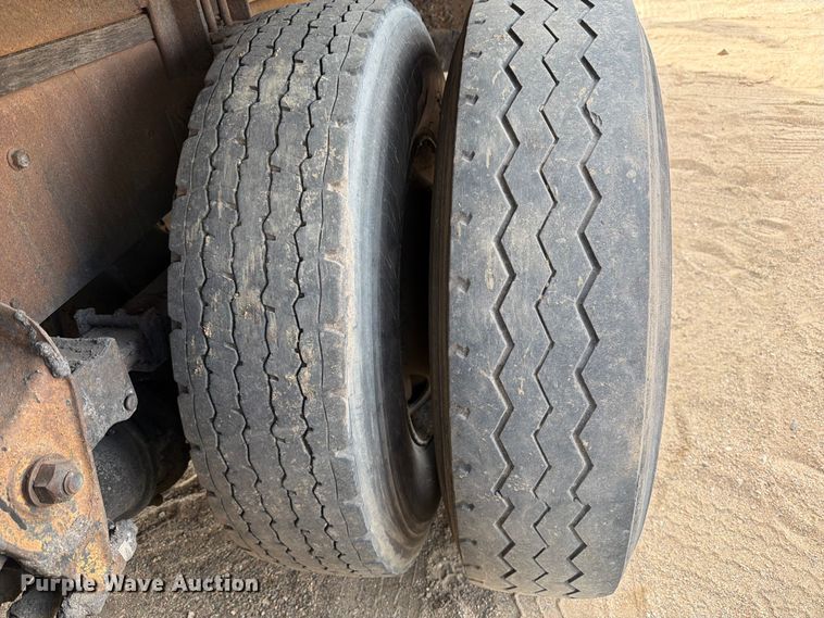 image for item FK0230 1984 International 2575 tank truck