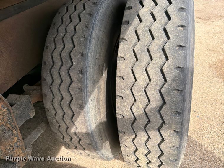 image for item FK0230 1984 International 2575 tank truck