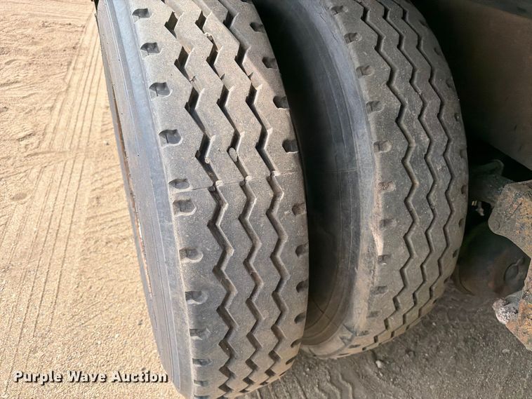 image for item FK0230 1984 International 2575 tank truck