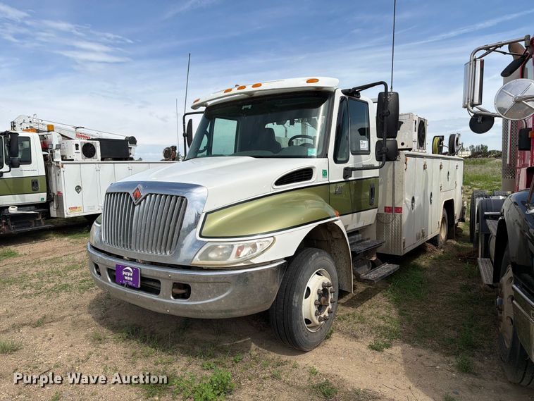 image for item FK0232 2007 International 4200 utility / service truck
