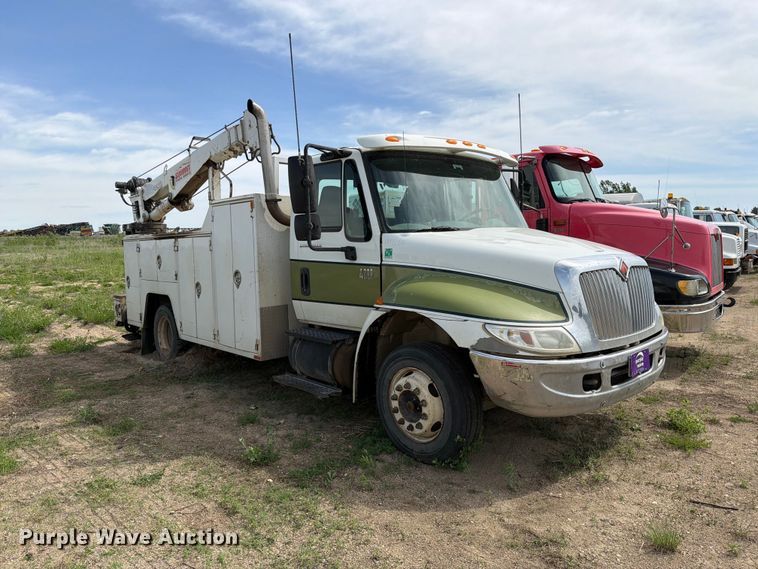 image for item FK0232 2007 International 4200 utility / service truck