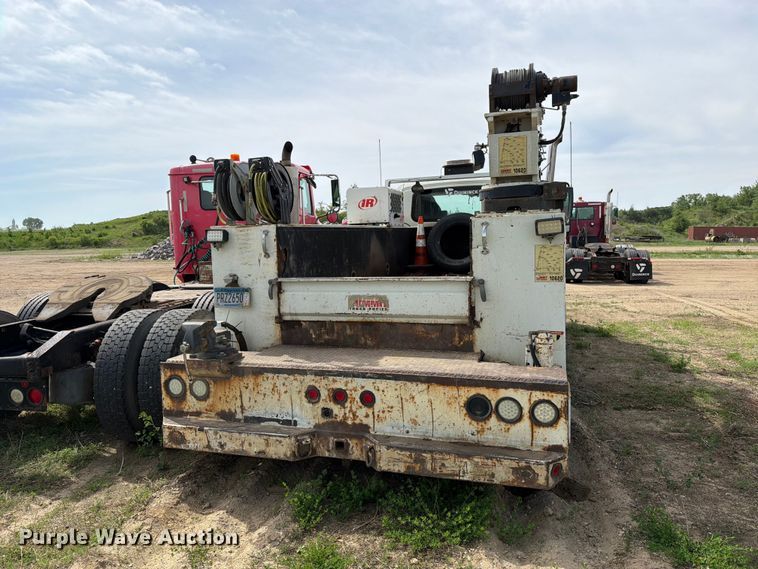 image for item FK0232 2007 International 4200 utility / service truck