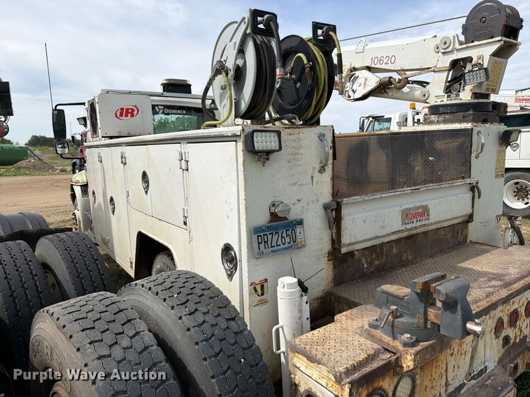 image for item FK0232 2007 International 4200 utility / service truck