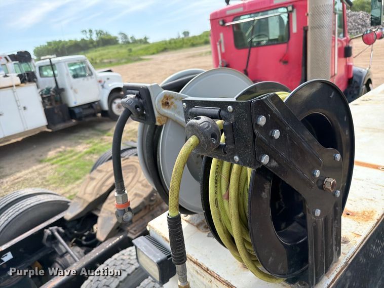 image for item FK0232 2007 International 4200 utility / service truck