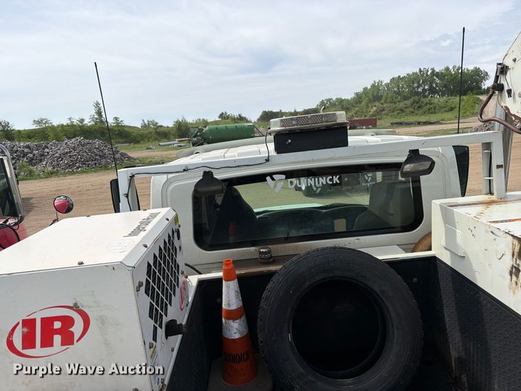 image for item FK0232 2007 International 4200 utility / service truck