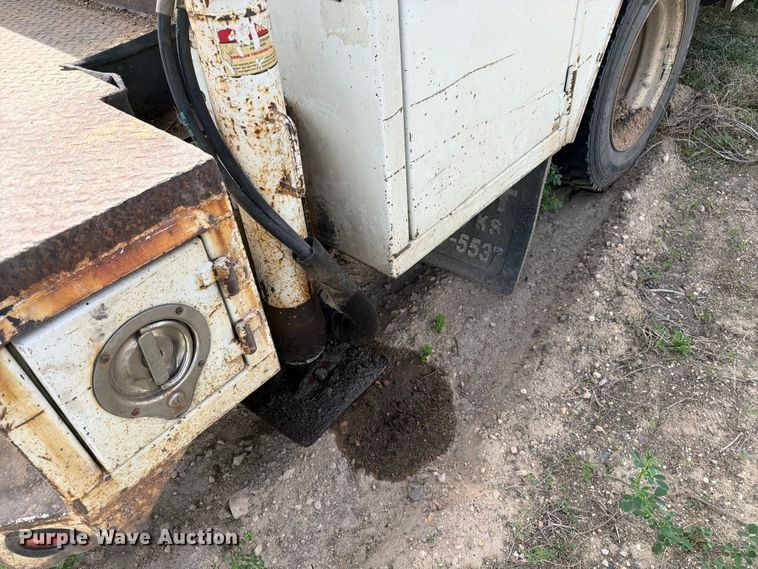 image for item FK0232 2007 International 4200 utility / service truck
