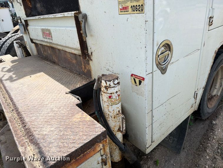 image for item FK0232 2007 International 4200 utility / service truck
