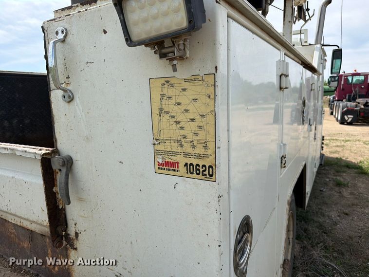 image for item FK0232 2007 International 4200 utility / service truck