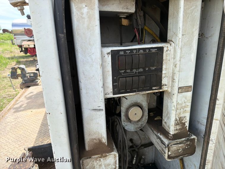 image for item FK0232 2007 International 4200 utility / service truck