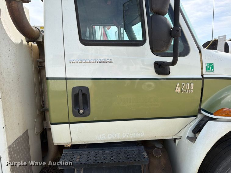 image for item FK0232 2007 International 4200 utility / service truck