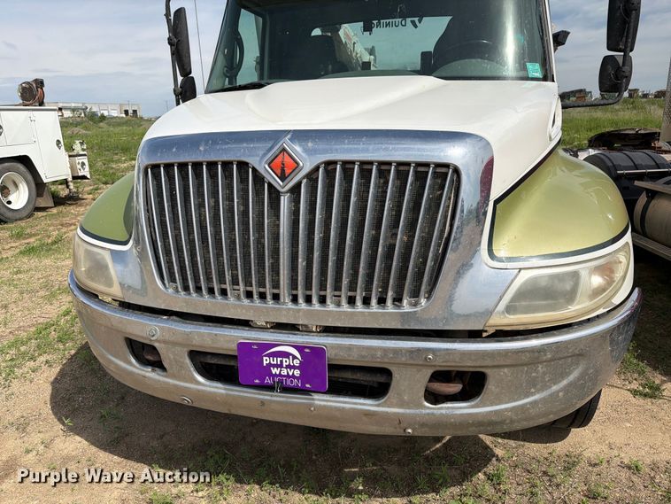 image for item FK0232 2007 International 4200 utility / service truck