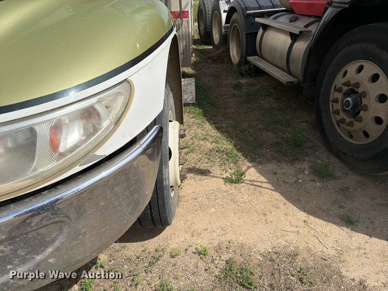 image for item FK0232 2007 International 4200 utility / service truck
