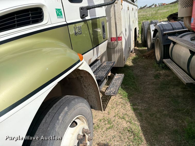 image for item FK0232 2007 International 4200 utility / service truck