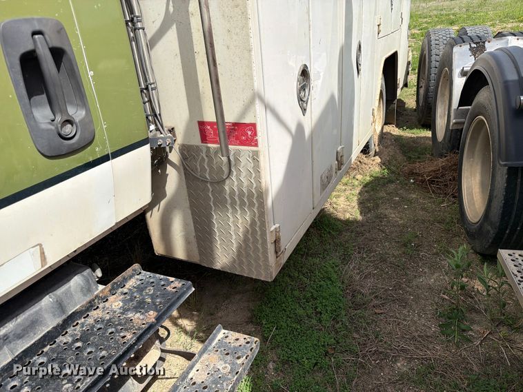 image for item FK0232 2007 International 4200 utility / service truck
