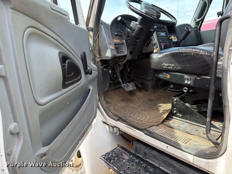 image for item FK0232 2007 International 4200 utility / service truck