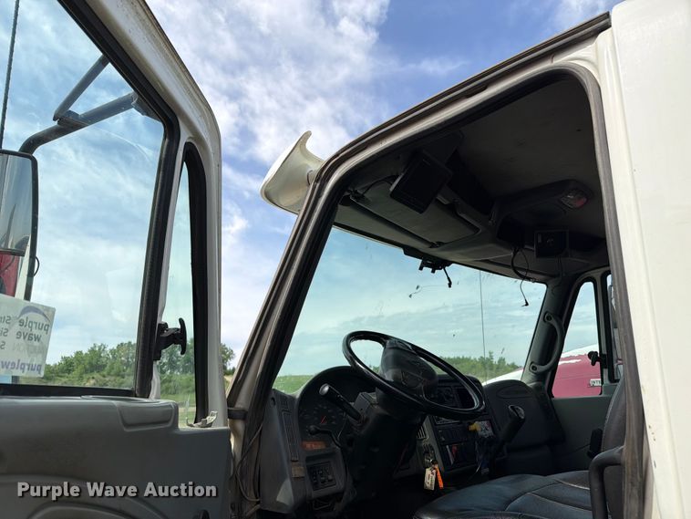 image for item FK0232 2007 International 4200 utility / service truck