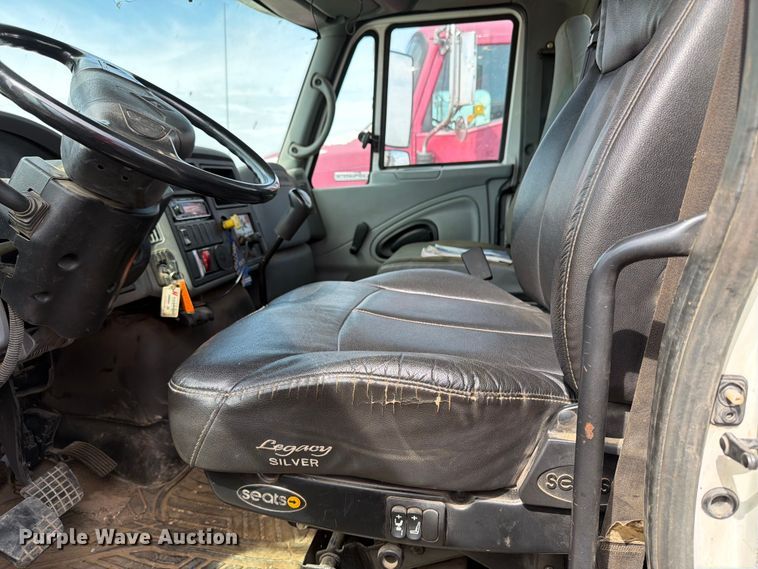 image for item FK0232 2007 International 4200 utility / service truck